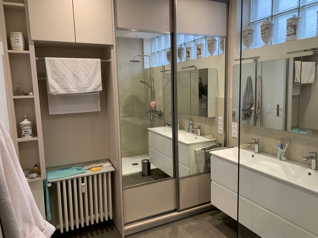 placard salle de bain avec miroirs