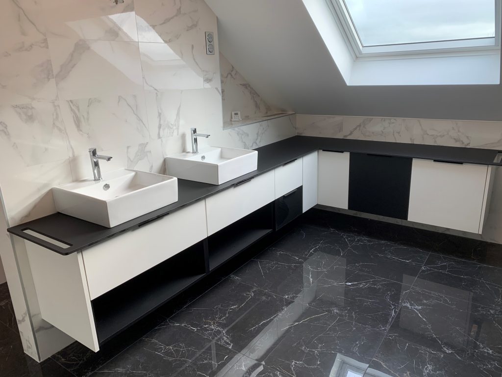 meuble salle de bain blanc et noir